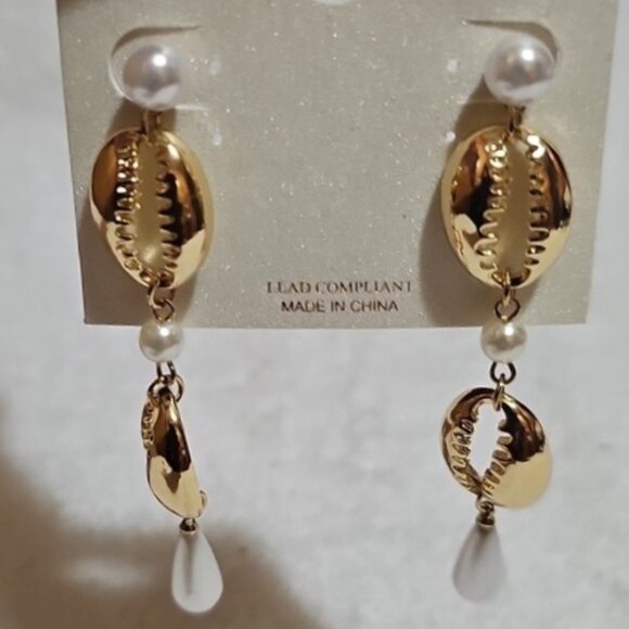 Natasha Gold Tone Shell Earrings with Faux Pearl, Post Back New - Picture 4 of 7
